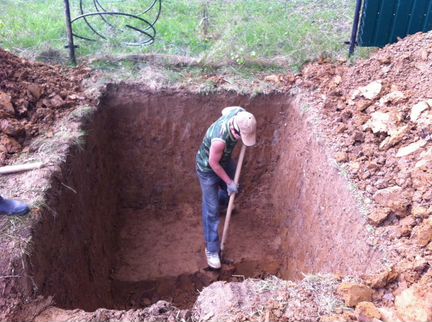 Копаем ямы в ручную где не под е