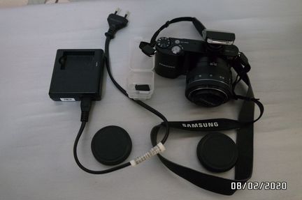Беззеркальный фотоаппарат SAMSUNG NX1000