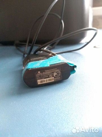 Зарядка для телефона и наушники