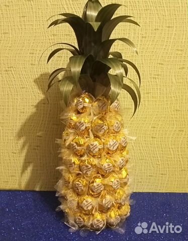 Подарки из конфет (Ананас, виноград)