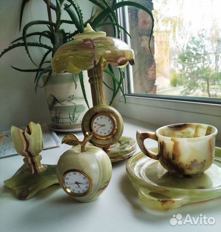 Набор из оникса: часы, подсвечник, тарелка