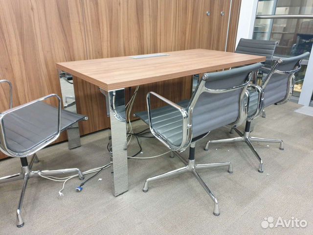 Конференц кресла Vitra Aluminium EA 107