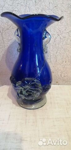 Ваза цветное стекло СССР синяя. Кобальт с розой