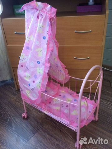Кроватка с балдахином на колесиках + кукла Кроватка с балдахином на колесиках + кукла