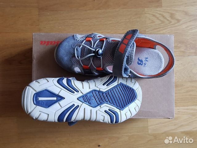 Новые сандалии Bata натуральная замша 32 размер Новые сандалии Bata натуральная замша 32 размер