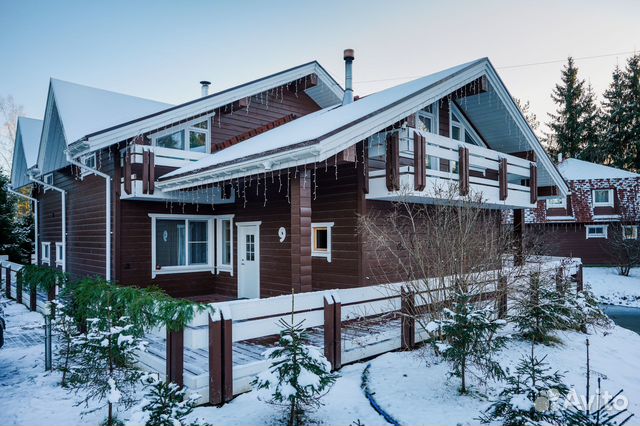 

10-к. и более коттедж, 240 м²