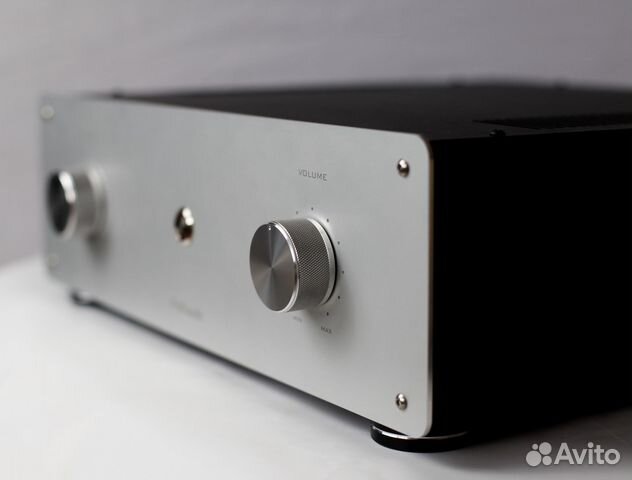 Hi End стерео усилитель c сверхнизкими искажениями Hi End стерео усилитель c сверхнизкими искажениями