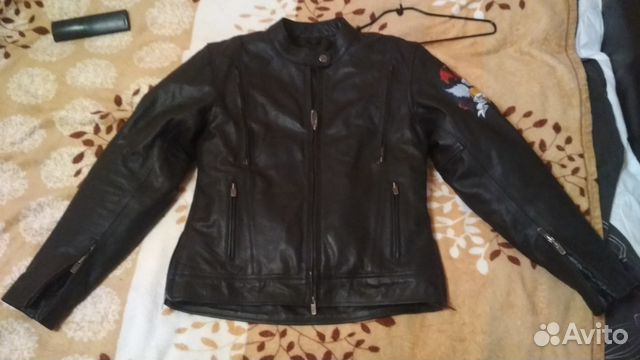 Мотокуртка кожаная женская размер S Мотокуртка кожаная женская размер S