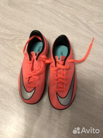 Новые детские бутсы Nike для зала Новые детские бутсы Nike для зала