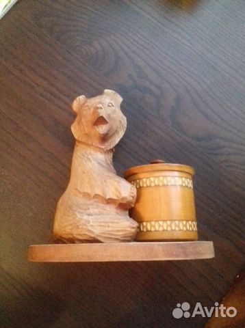 Фигурка медведя с мёдом