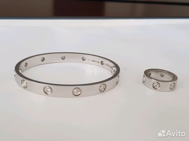 Золотой браслет и кольцо Cartier Love с бриллианта