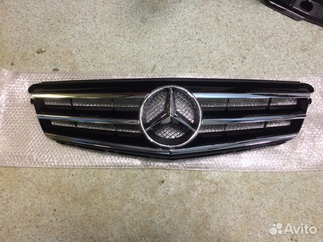 Решетка радиатора Mercedes W204 black Решетка радиатора Mercedes W204 black