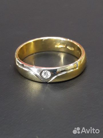 Золотое кольцо с бриллиантом