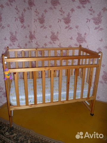 Авито куплю детскую кроватку б у. Детская кроватка б/у. Кроватка детская Советская деревянная. Детская деревянная кроватка с матрасом б/у. Детский кровать бу.