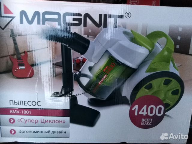 Пылесос Magnit RMV-1802 новый