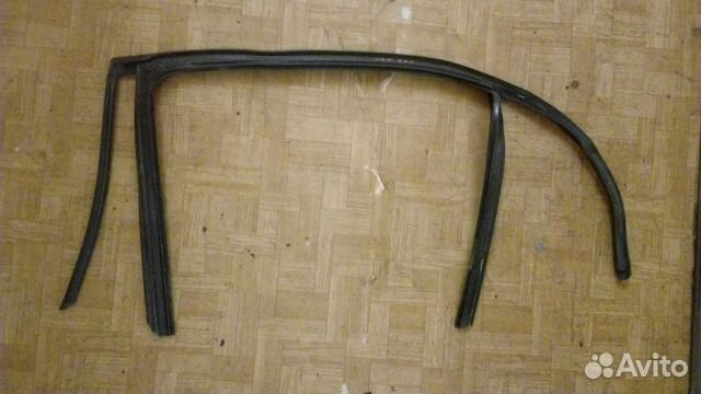 Уплотнитель стекла двери задн правой Mercedes W212 Уплотнитель стекла двери задн правой Mercedes W212