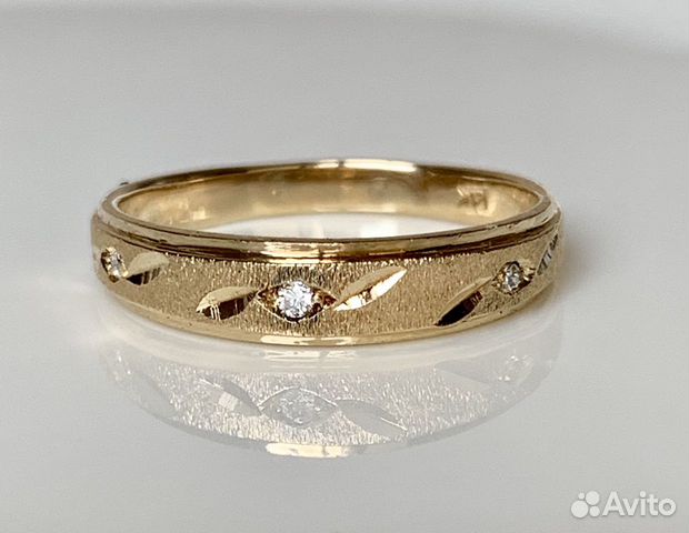Золотое кольцо с бриллиантами Золотое кольцо с бриллиантами