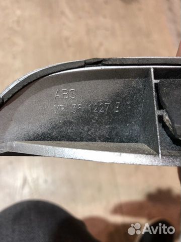 Накладка крышки багажника Mitsubishi Carisma