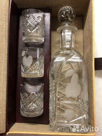 Графин и три рюмки в подарочной коробке