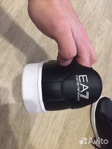 Продаю оригинальные кеды Armani