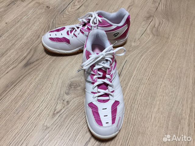 Кроссовки женские Yonex Китай новые Кроссовки женские Yonex Китай новые