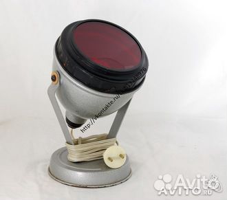 Фонарь красного цвета