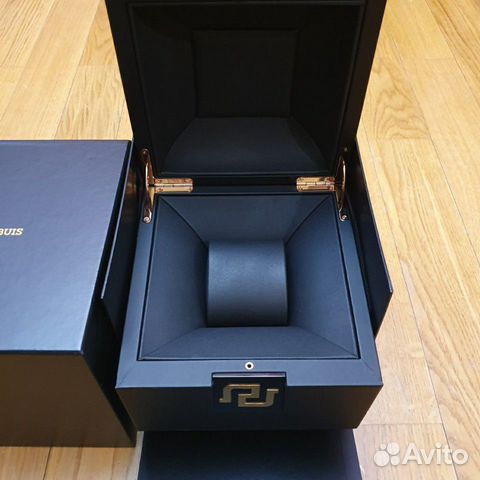 Коробка Roger Dubuis для часов нового образца Коробка Roger Dubuis для часов нового образца