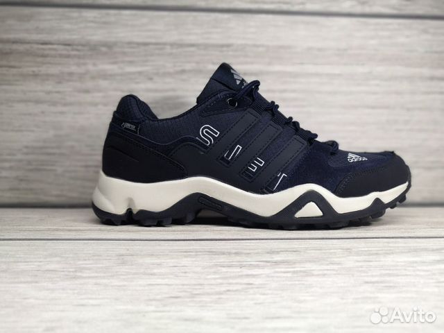 Кроссовки Adidas Gore-Tex, 40 Кроссовки Adidas Gore-Tex, 40