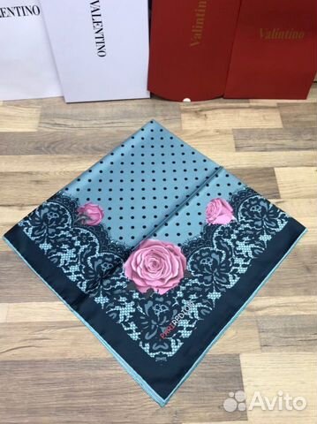 Новый женский шелковый платок Valentino Новый женский шелковый платок Valentino