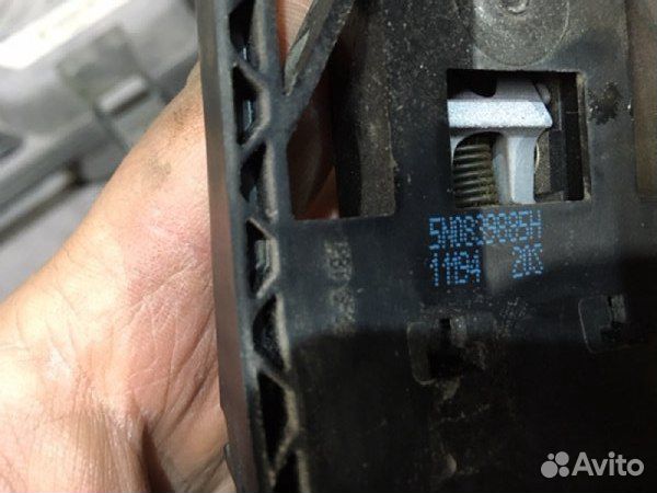 Ручка двери передняя правая Volkswagen Golf 5G1 Ручка двери передняя правая Volkswagen Golf 5G1