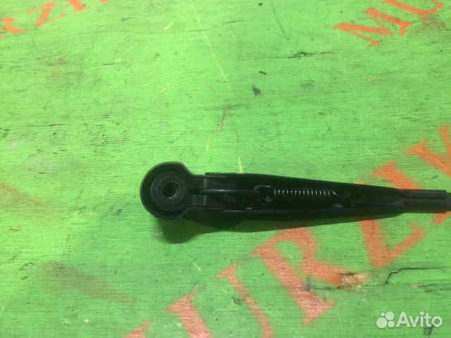 Поводок стеклоочистителя задний правый Mercedes