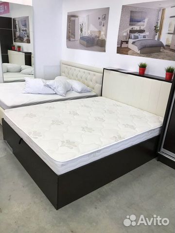 Кровати с много мебели