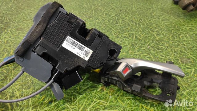 Замок двери передний правый Hyundai Solaris HCR