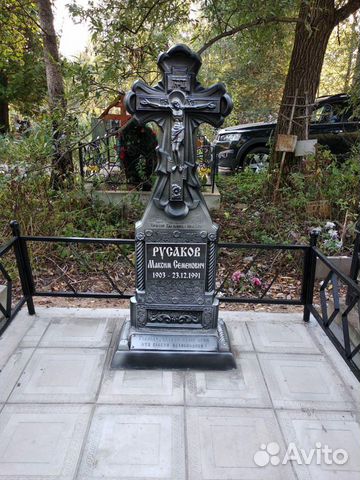 Памятник крест на могилу надгробия из камня Памятник крест на могилу надгробия из камня