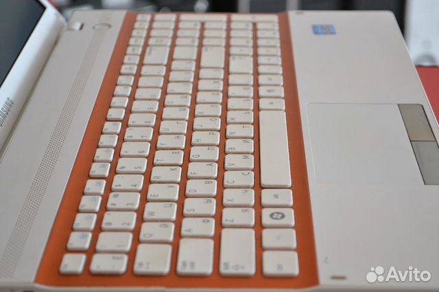 Ноутбук SAMSUNG Core i3 GeForce 520MX 1Gb