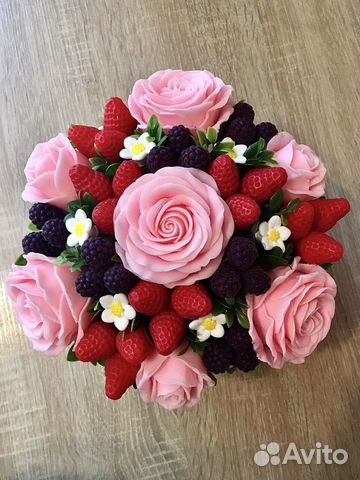 Букет из мыла розы и ягоды