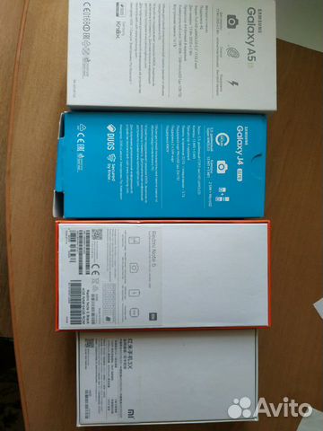 Коробки от смартфонов Samsung и Xiaomi