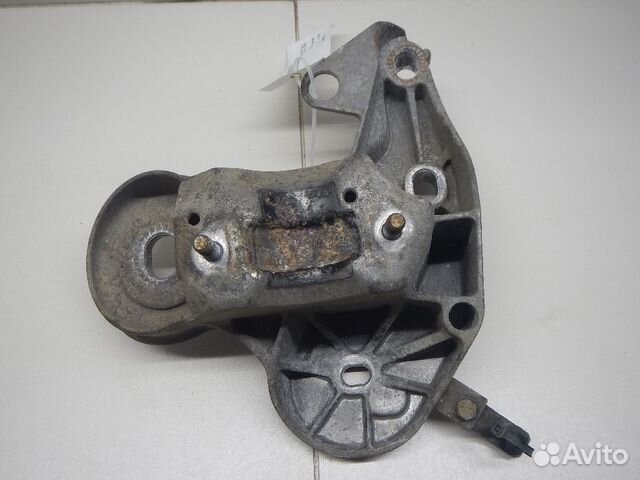 Кронштейн двигателя правый Audi Allroad quattro