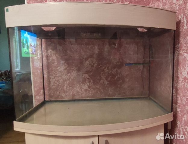 Аквариум 300 л. с изогнутым стеклом и тумбой Аквариум 300 л. с изогнутым стеклом и тумбой