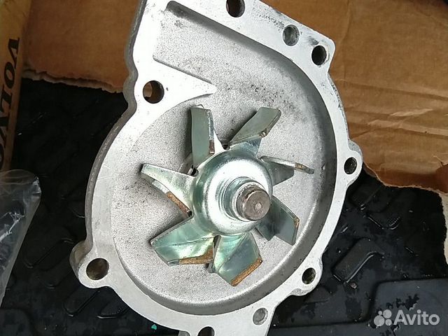Помпа охлаждения Volvo (30751700)