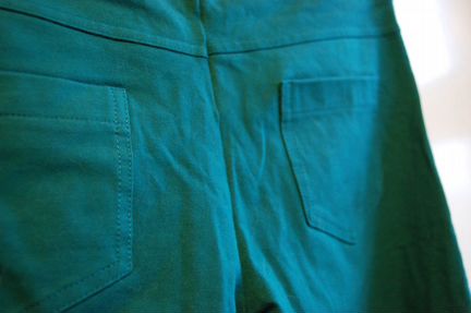 Штаны стрейч брюки бирюзовые мор. волны S новые