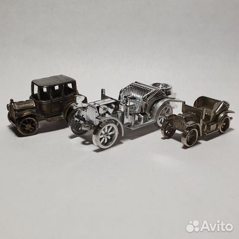 Три модели старинных автомобилей