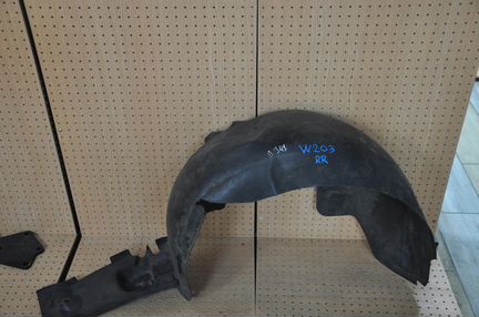 Подкрылок задний правый mercedes-benz C-class W2