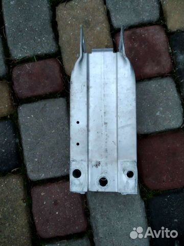 Mersedes E W212 Кронштейн усилителя переднего прав