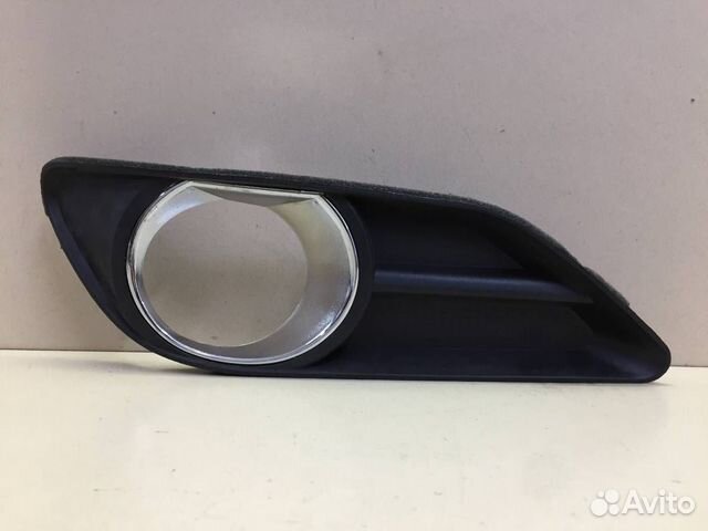 Рамка противотуманной фары правой Toyota Camry V40