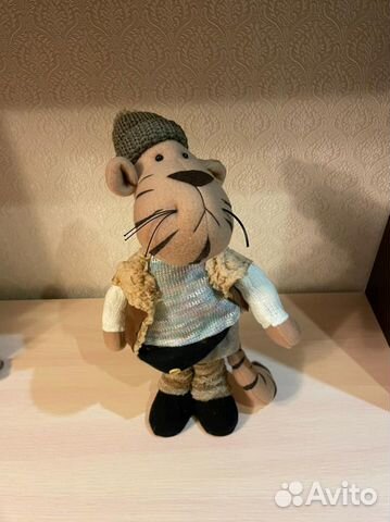 Игрушка декор Sote Toys тигр в жилетке 40 см