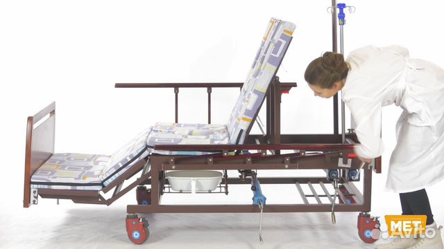 Медицинская кровать для лежачих больных с туалетoм