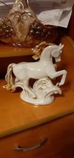 Фарфоровая статуэтка конь огонь без сколов, трещин