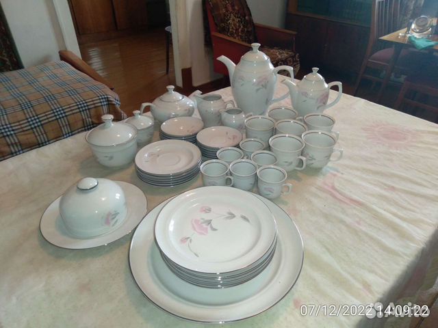 Фарфоровый чайно-кофейный сервиз