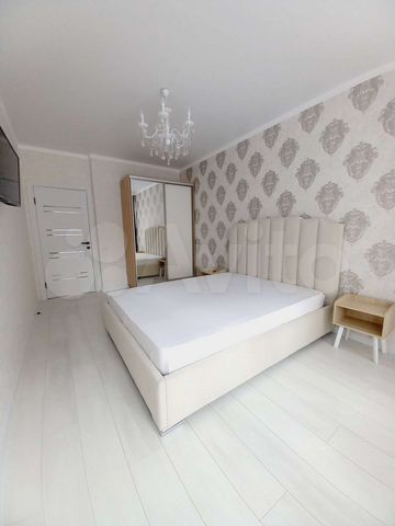 2-к. квартира, 53 м², 1/18 эт.